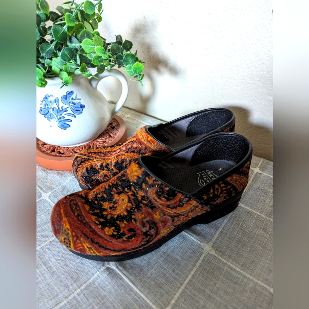 Dansko Clogs velvet European size 39 rust orange paisley